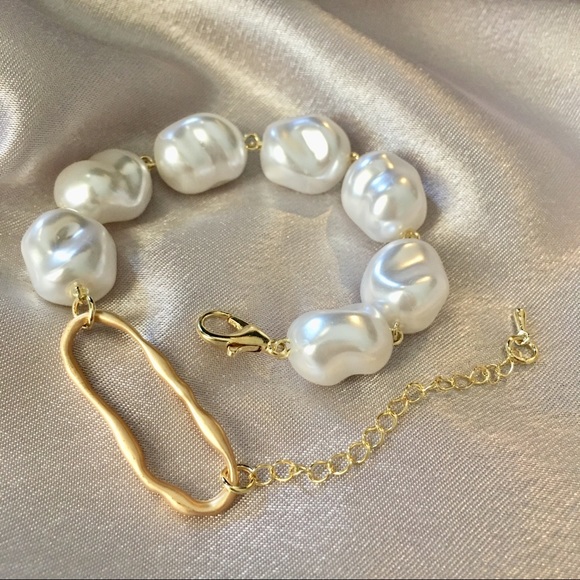 Imitation Freshwater Pearl Oval Gold Bracelet - Picture 6 of 7